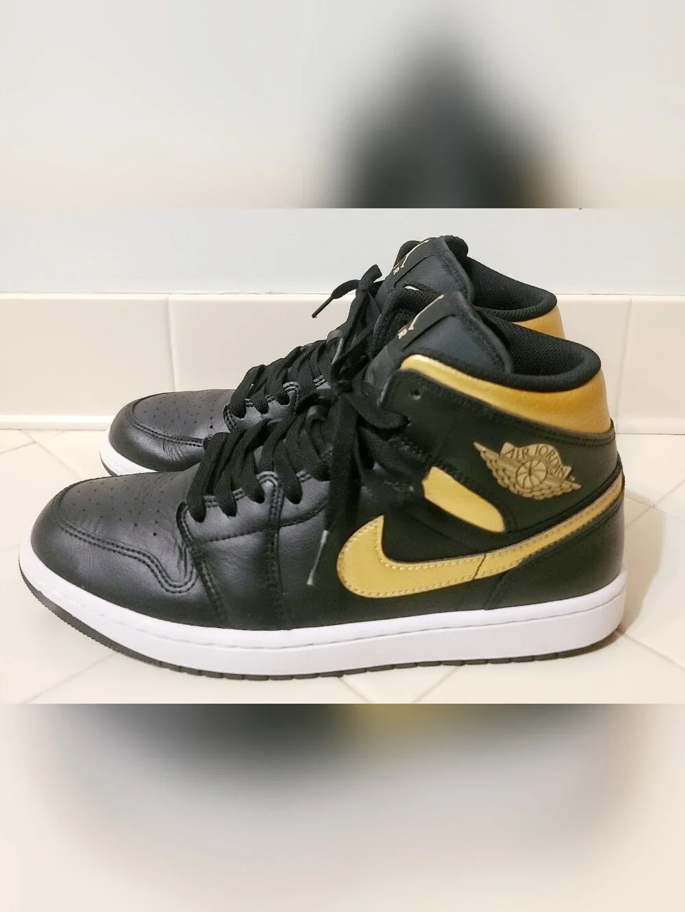 Air Jordan 1 Mid Black Metallic Gold Men's Size 9